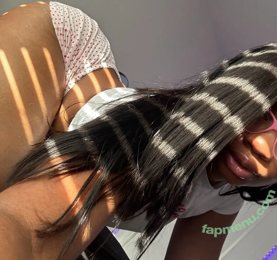 Yazmynswrld nude photo #0063 (Yazmynswrld)