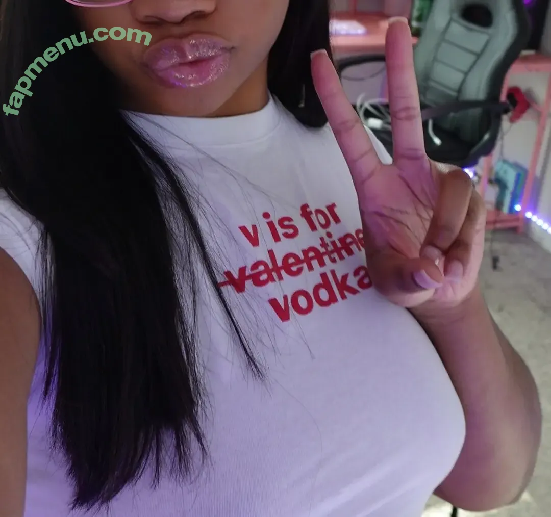 Yazmynswrld nude photo #0064 (Yazmynswrld)