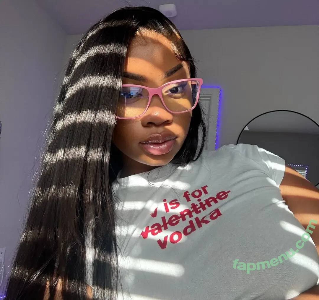 Yazmynswrld nude photo #0065 (Yazmynswrld)