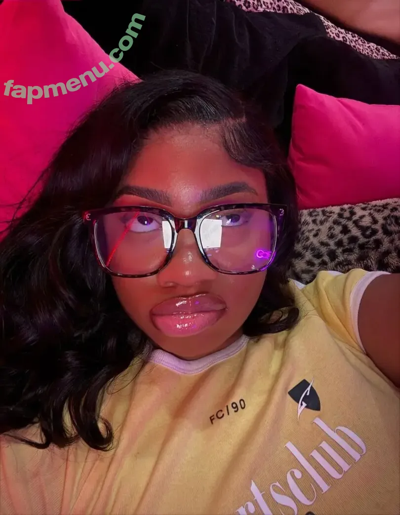 Yazmynswrld nude photo #0067 (Yazmynswrld)