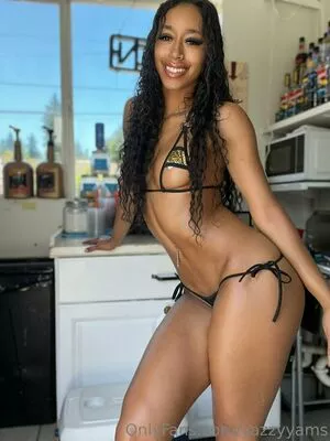 yazzyyams / Queen Yasmeena / yazzylonglegs nude photo #0455