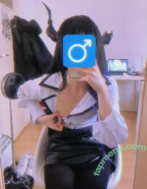 Yclawz nude photo #0007