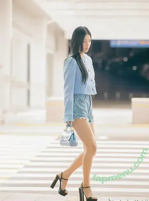 Yeji / Hwang Ye-ji / ITZY (예지 / yezyizhere nude photo #0029