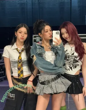 Yeji / Hwang Ye-ji / ITZY (예지 / yezyizhere nude photo #0265