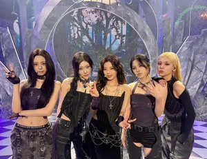 Yeji / Hwang Ye-ji / ITZY (예지 / yezyizhere nude photo #0477