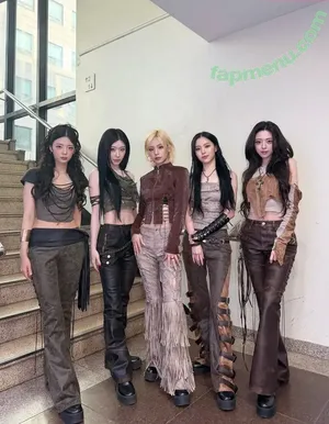 Yeji / Hwang Ye-ji / ITZY (예지 / yezyizhere nude photo #0487