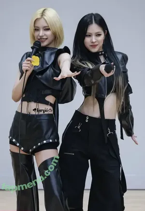 Yeji / Hwang Ye-ji / ITZY (예지 / yezyizhere nude photo #0503