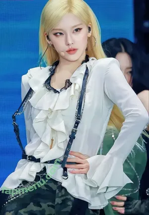 Yeji / Hwang Ye-ji / ITZY (예지 / yezyizhere nude photo #0533