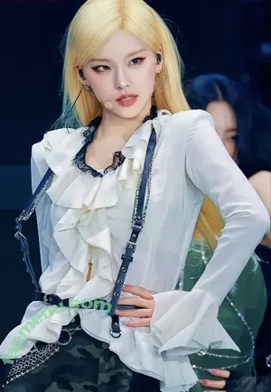 Yeji / Hwang Ye-ji / ITZY (예지 / yezyizhere nude photo #0534