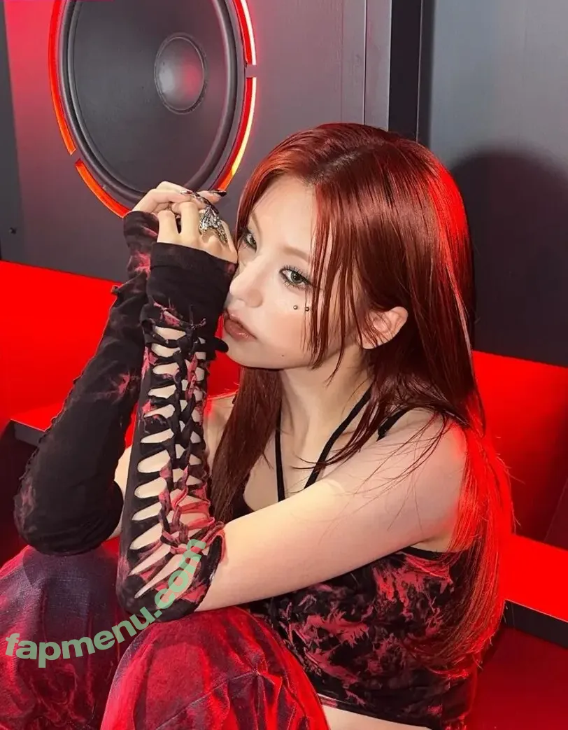 Yeji nude photo #0001 (Hwang Ye-ji / ITZY (예지 / yezyizhere)