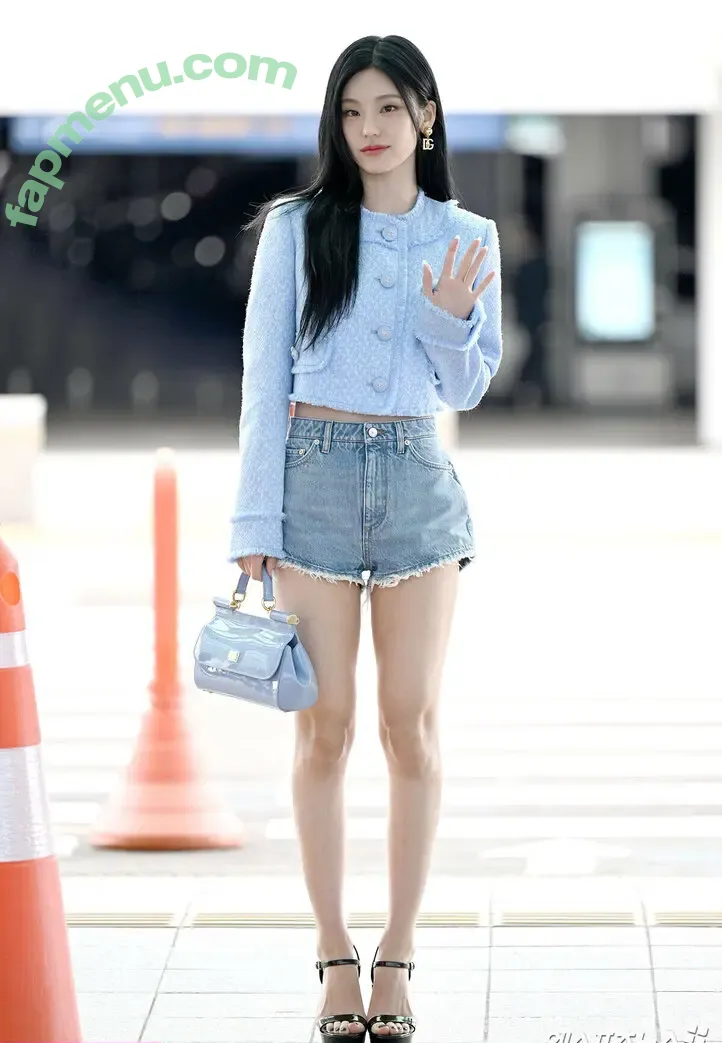 Yeji nude photo #0018 (Hwang Ye-ji / ITZY (예지 / yezyizhere)
