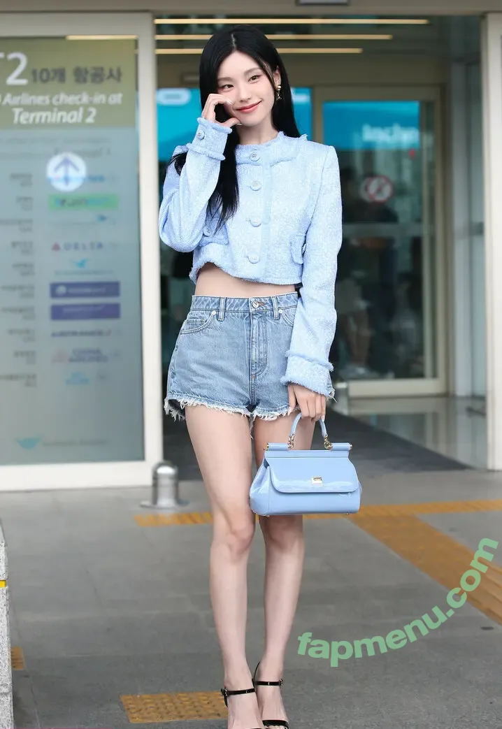 Yeji nude photo #0023 (Hwang Ye-ji / ITZY (예지 / yezyizhere)
