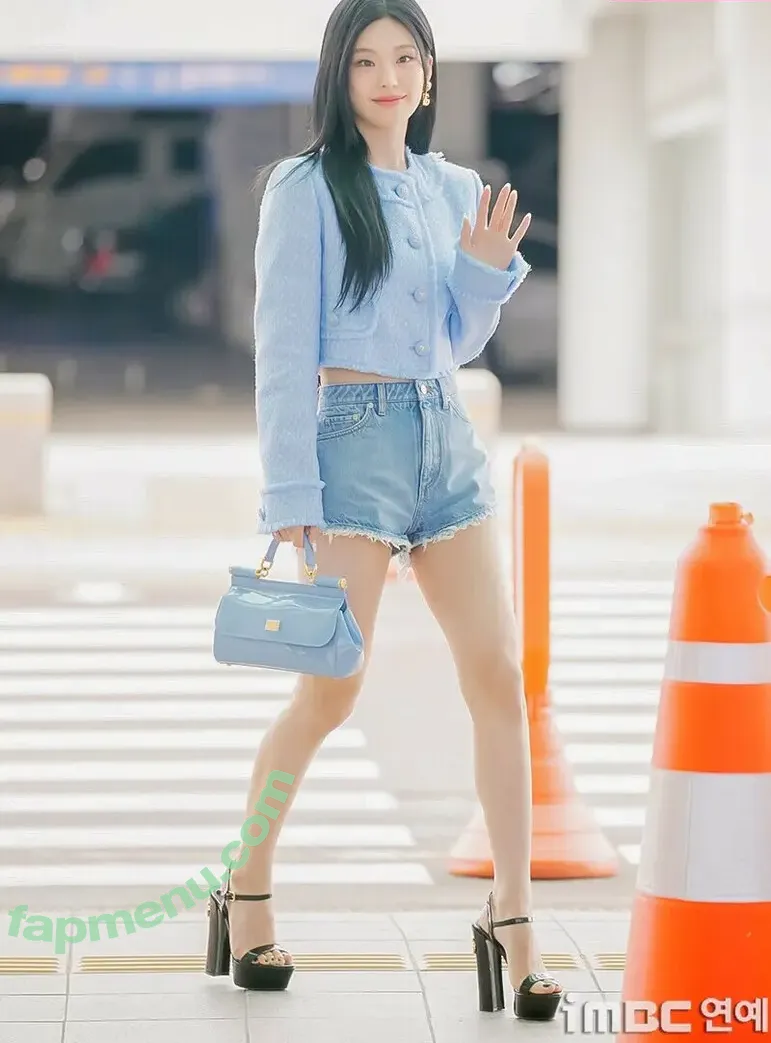 Yeji nude photo #0031 (Hwang Ye-ji / ITZY (예지 / yezyizhere)
