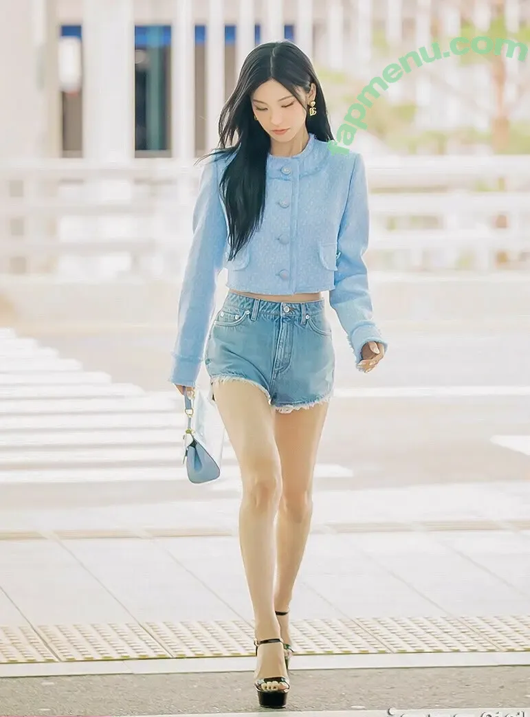 Yeji nude photo #0045 (Hwang Ye-ji / ITZY (예지 / yezyizhere)
