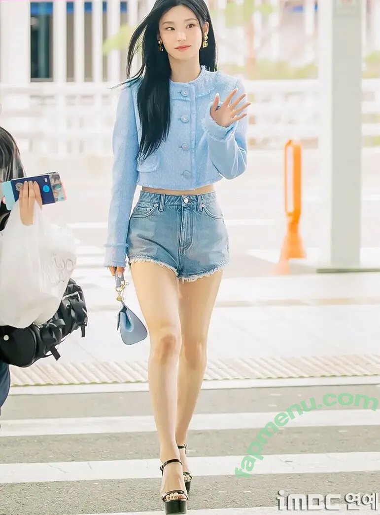 Yeji nude photo #0048 (Hwang Ye-ji / ITZY (예지 / yezyizhere)