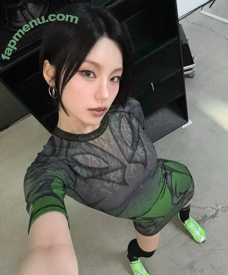 Yeji nude photo #0117 (Hwang Ye-ji / ITZY (예지 / yezyizhere)