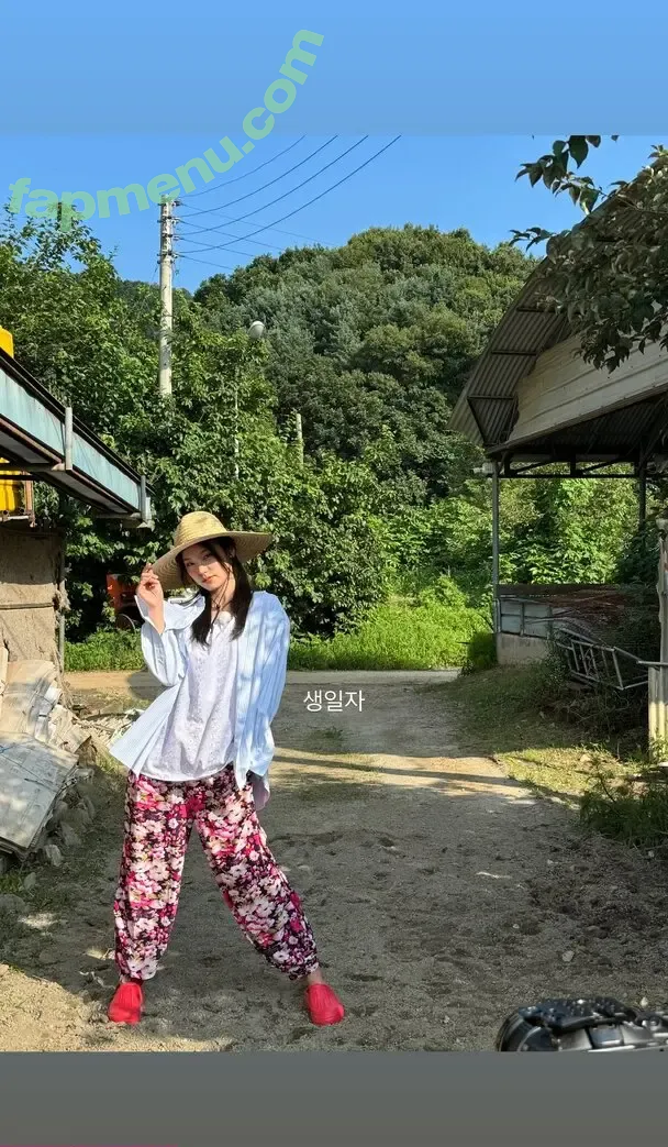 Yeji nude photo #0130 (Hwang Ye-ji / ITZY (예지 / yezyizhere)
