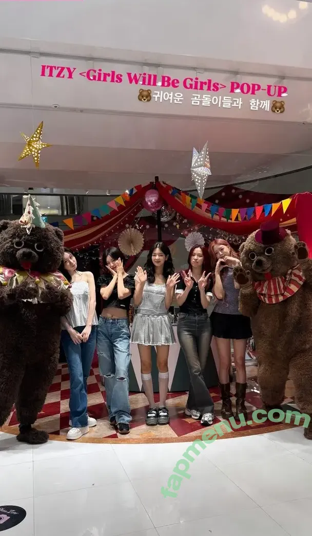 Yeji nude photo #0157 (Hwang Ye-ji / ITZY (예지 / yezyizhere)
