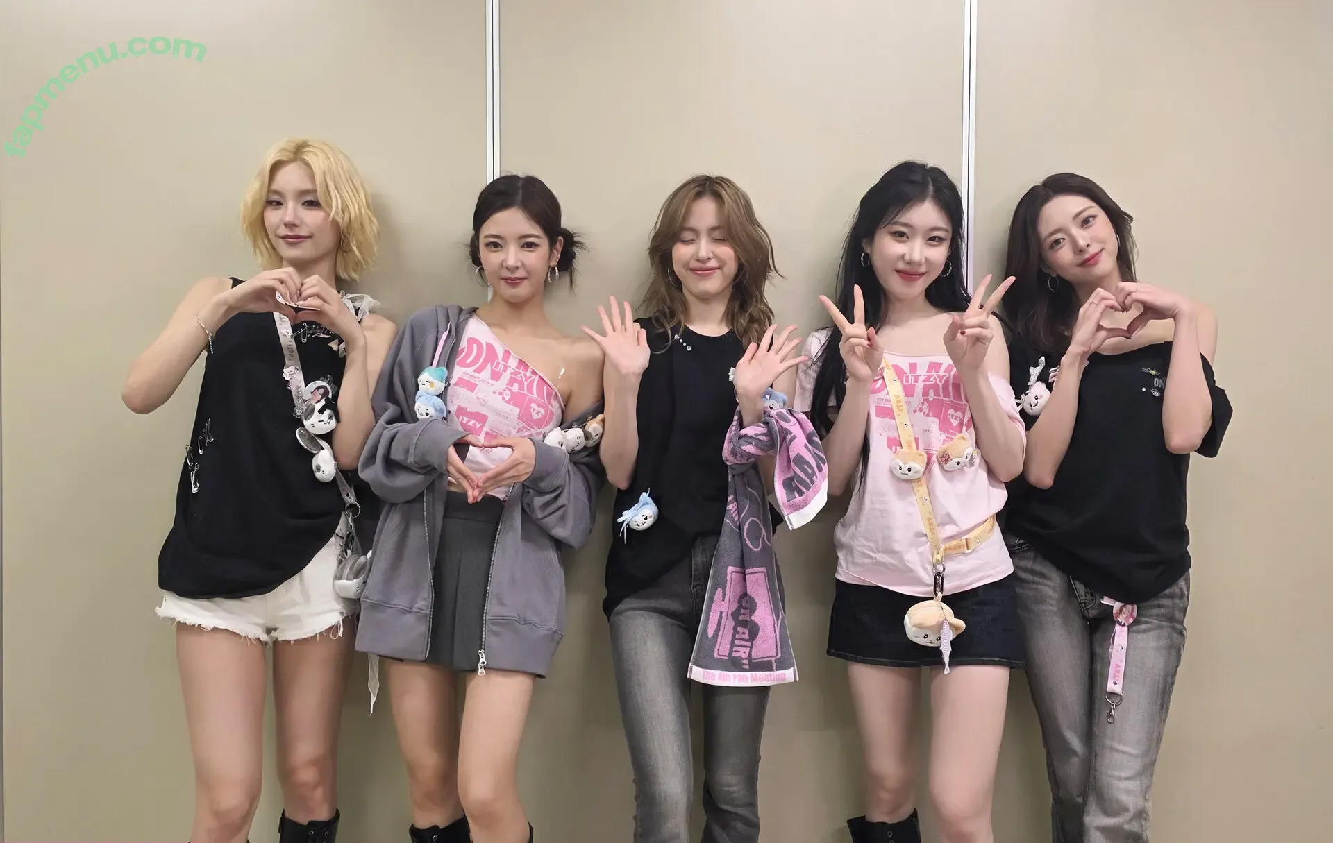 Yeji nude photo #0398 (Hwang Ye-ji / ITZY (예지 / yezyizhere)