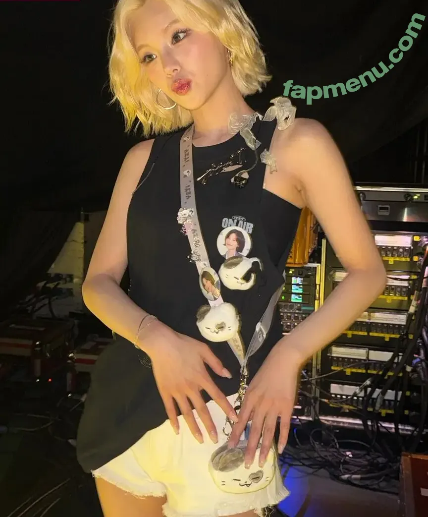 Yeji nude photo #0405 (Hwang Ye-ji / ITZY (예지 / yezyizhere)