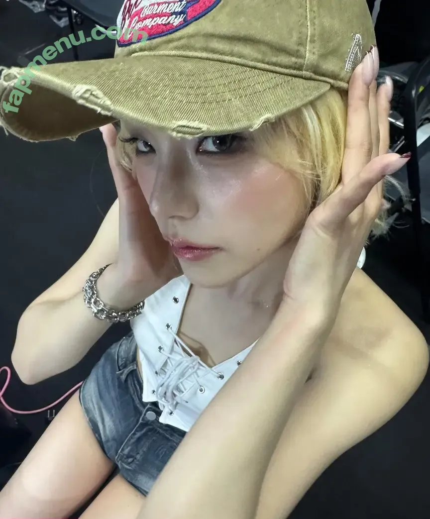 Yeji nude photo #0406 (Hwang Ye-ji / ITZY (예지 / yezyizhere)