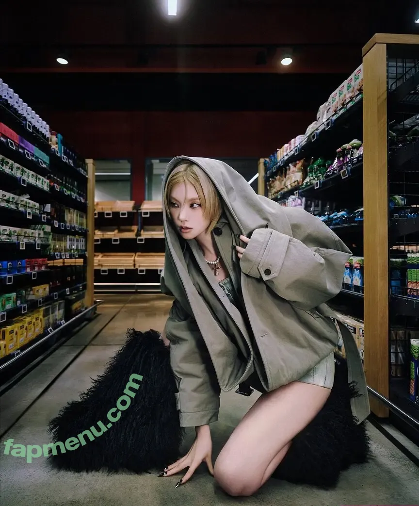 Yeji nude photo #0412 (Hwang Ye-ji / ITZY (예지 / yezyizhere)