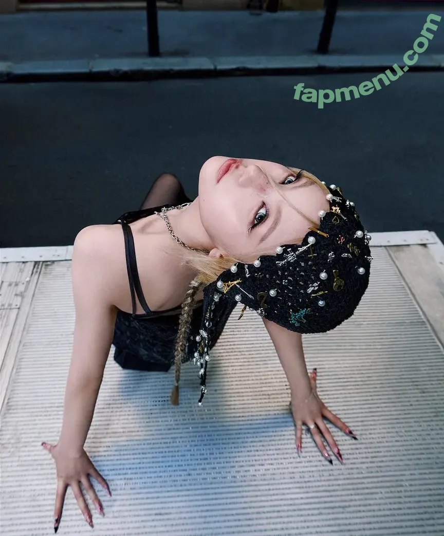 Yeji nude photo #0416 (Hwang Ye-ji / ITZY (예지 / yezyizhere)