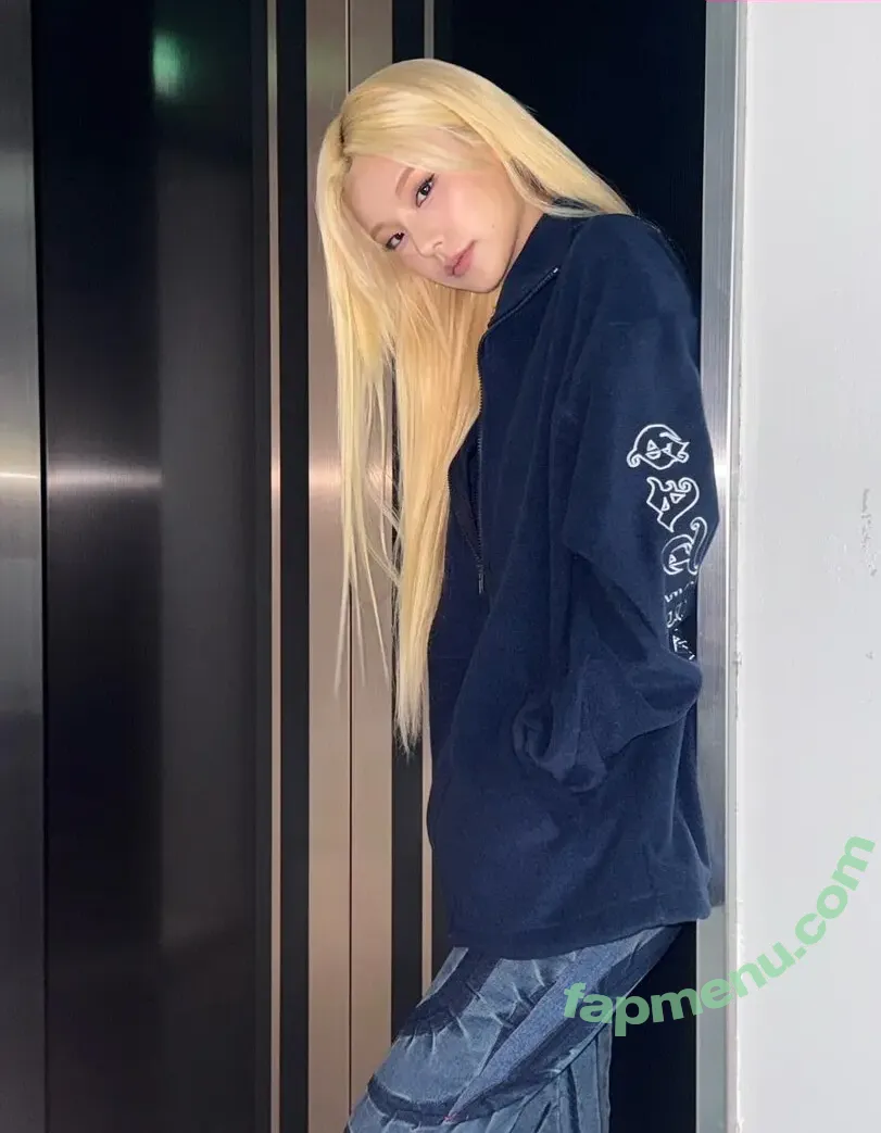 Yeji nude photo #0438 (Hwang Ye-ji / ITZY (예지 / yezyizhere)