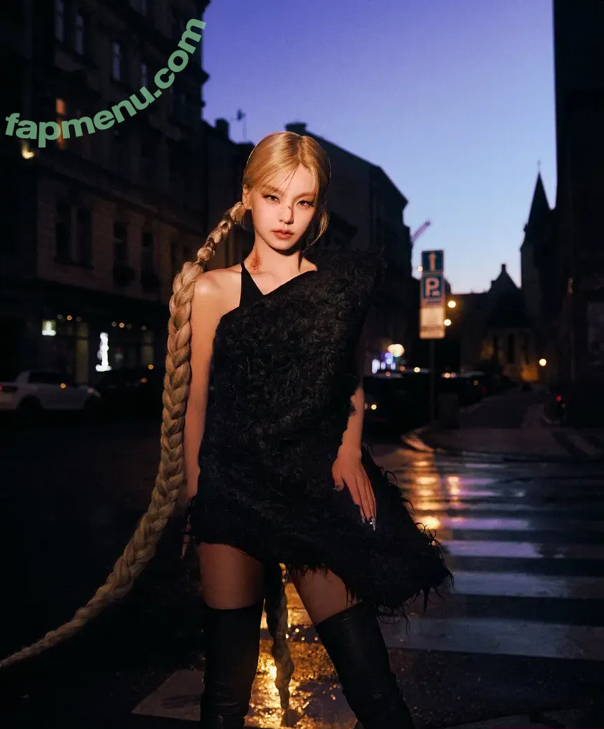 Yeji nude photo #0444 (Hwang Ye-ji / ITZY (예지 / yezyizhere)