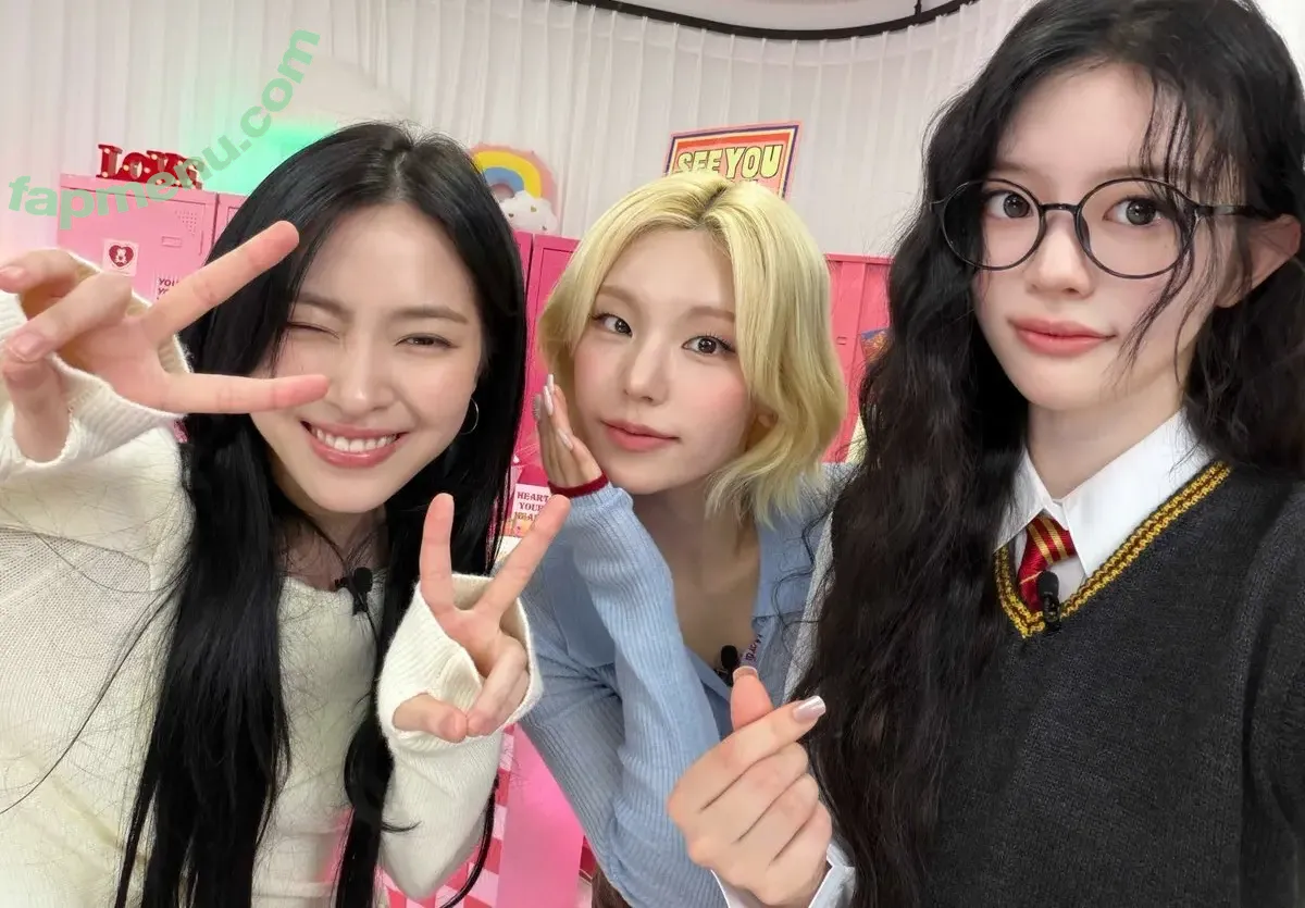 Yeji nude photo #0470 (Hwang Ye-ji / ITZY (예지 / yezyizhere)