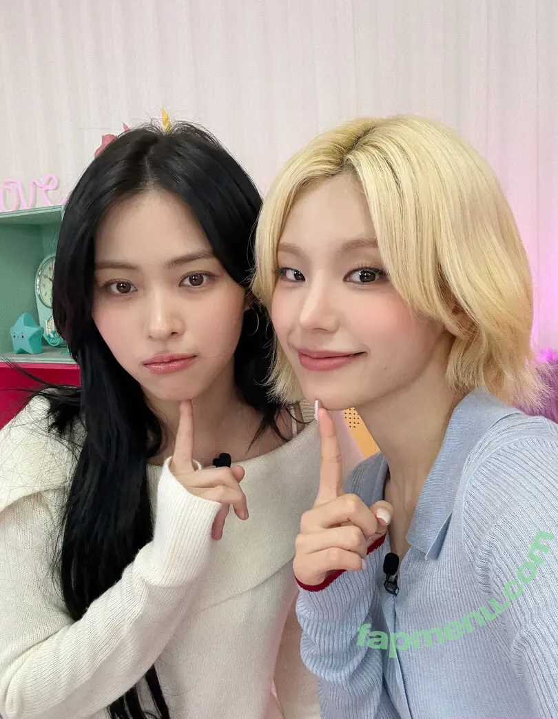 Yeji nude photo #0472 (Hwang Ye-ji / ITZY (예지 / yezyizhere)