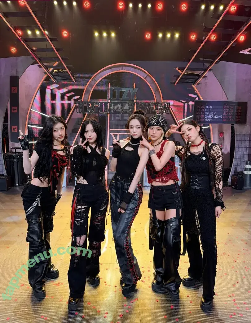 Yeji nude photo #0475 (Hwang Ye-ji / ITZY (예지 / yezyizhere)