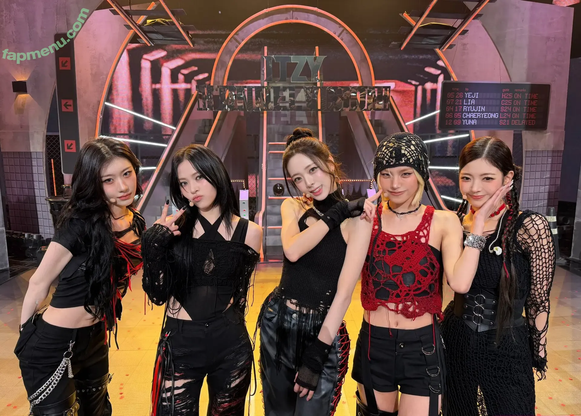 Yeji nude photo #0476 (Hwang Ye-ji / ITZY (예지 / yezyizhere)