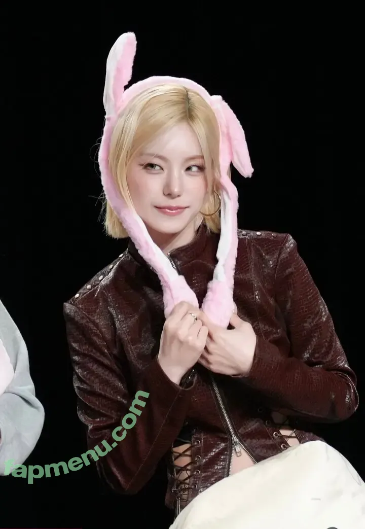 Yeji nude photo #0499 (Hwang Ye-ji / ITZY (예지 / yezyizhere)