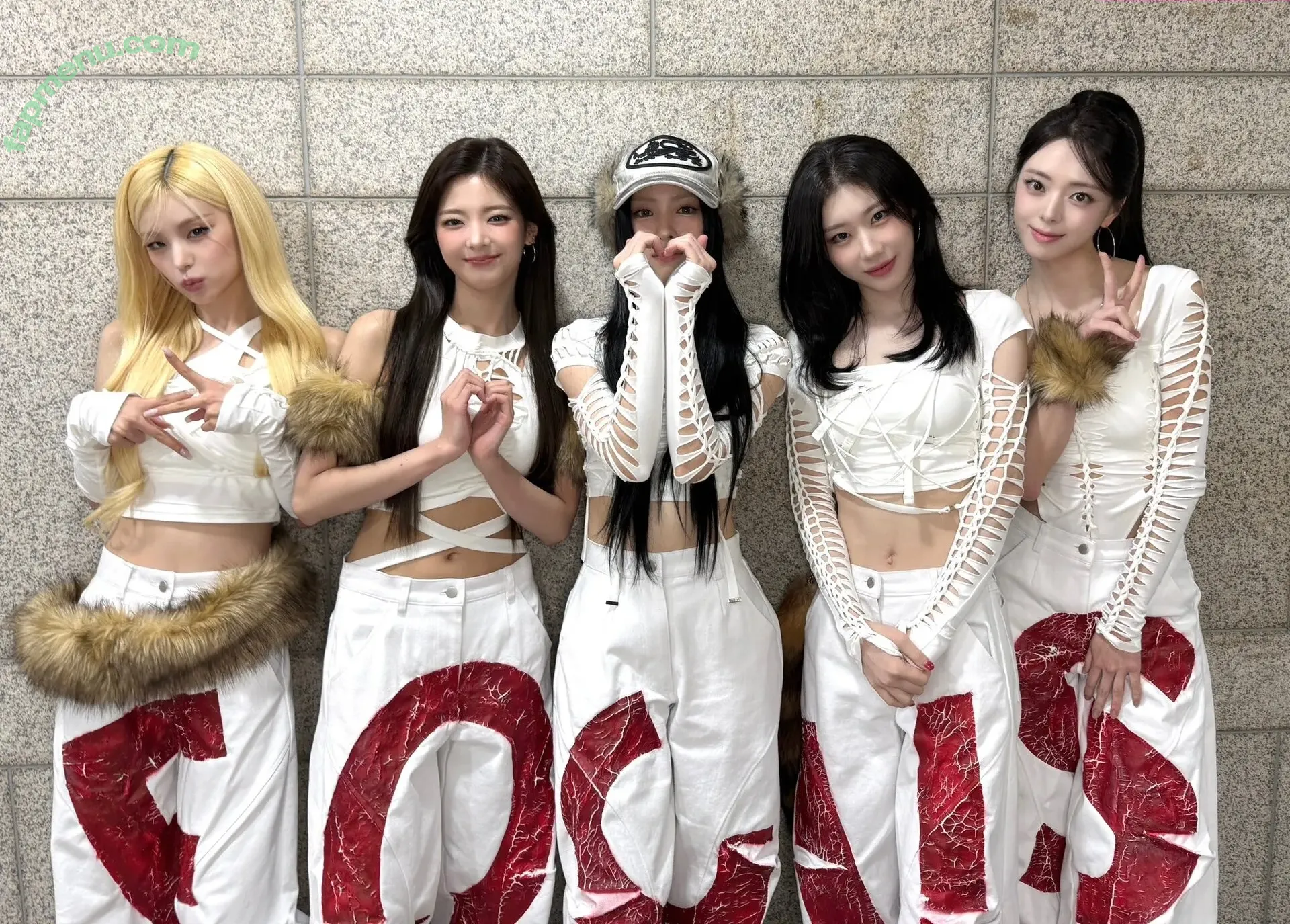 Yeji nude photo #0509 (Hwang Ye-ji / ITZY (예지 / yezyizhere)