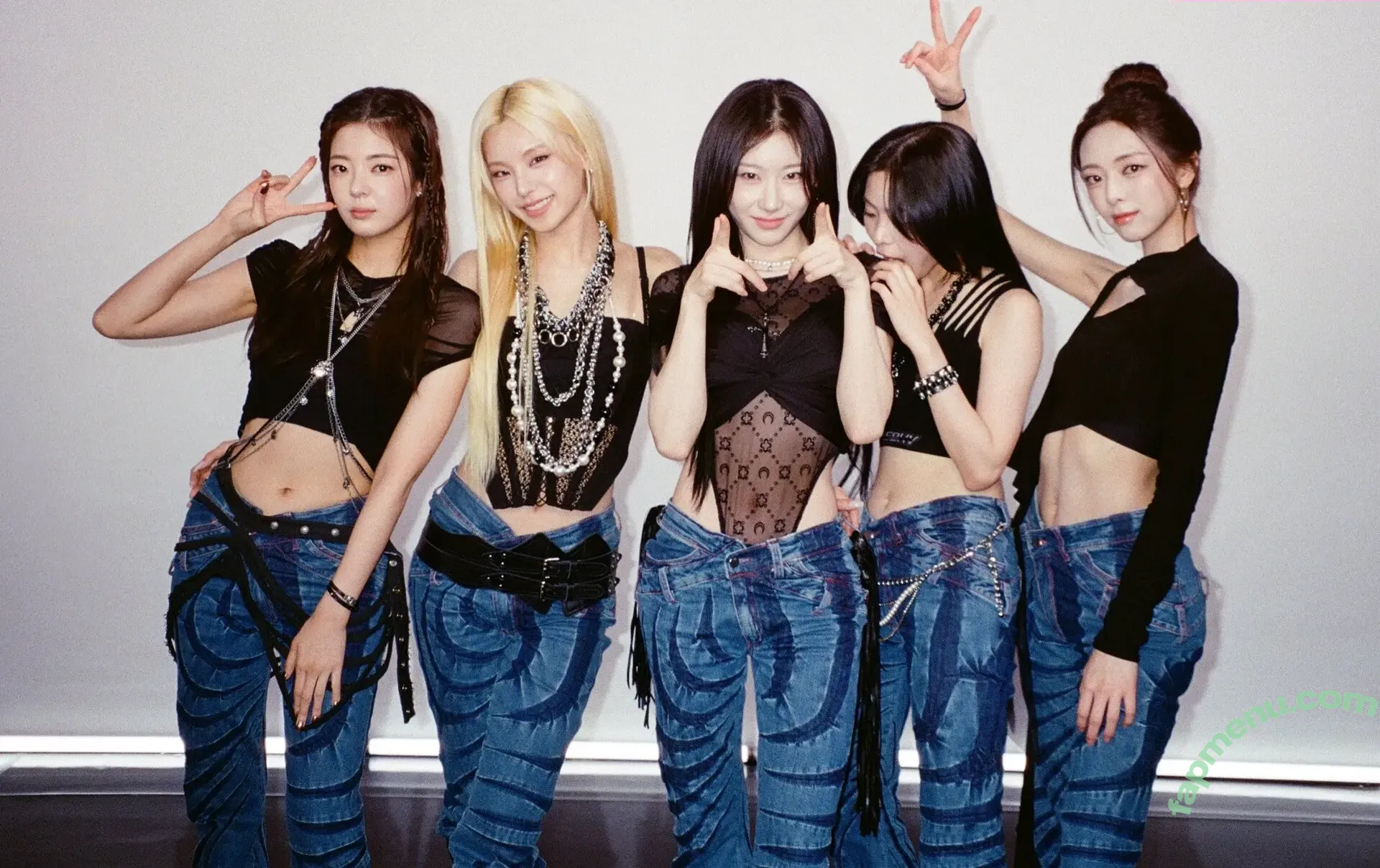 Yeji nude photo #0528 (Hwang Ye-ji / ITZY (예지 / yezyizhere)