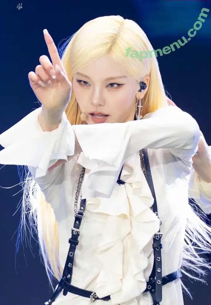 Yeji nude photo #0537 (Hwang Ye-ji / ITZY (예지 / yezyizhere)