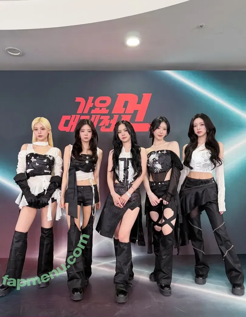 Yeji nude photo #0576 (Hwang Ye-ji / ITZY (예지 / yezyizhere)