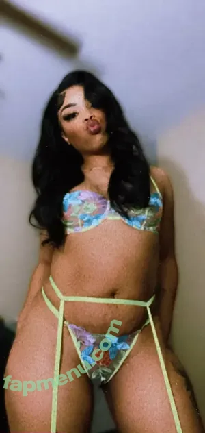 yellababiiduhh00 / yellababyyy_ nude photo #0004