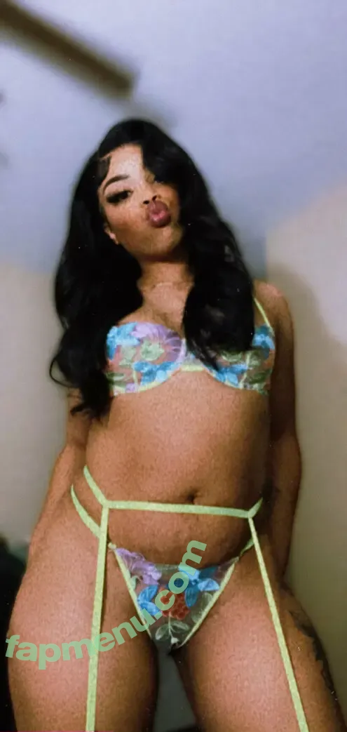 yellababiiduhh00 nude photo #0004 (yellababyyy_)