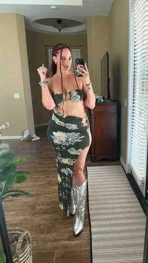 Yesjulz nude photo #0094