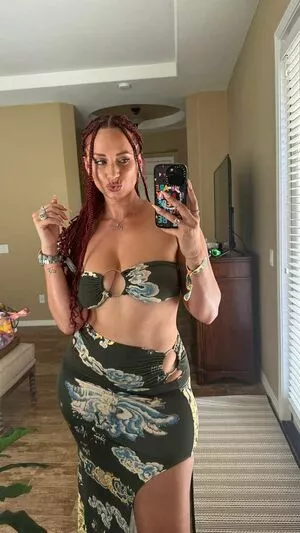 Yesjulz nude photo #0102