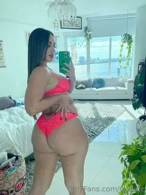 Yesjulz nude photo #0133