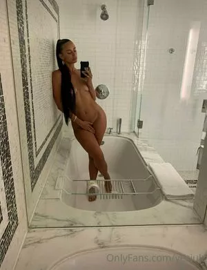 Yesjulz nude photo #0165