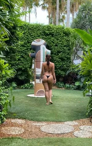 Yesjulz nude photo #0179