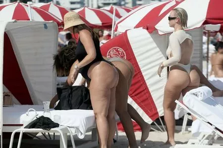 Yesjulz nude photo #0184