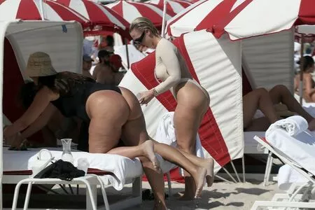Yesjulz nude photo #0187