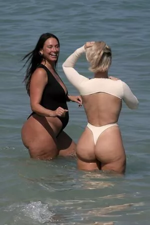 Yesjulz nude photo #0222
