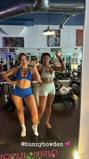 Yesjulz nude photo #0438