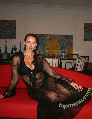 Yesjulz nude photo #0005